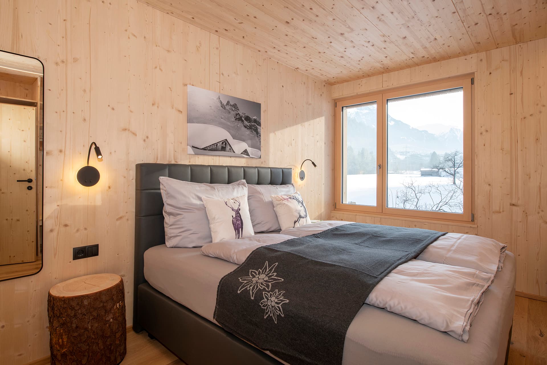 Schlaf- und Badezimmer im Ferienhaus Valtellina