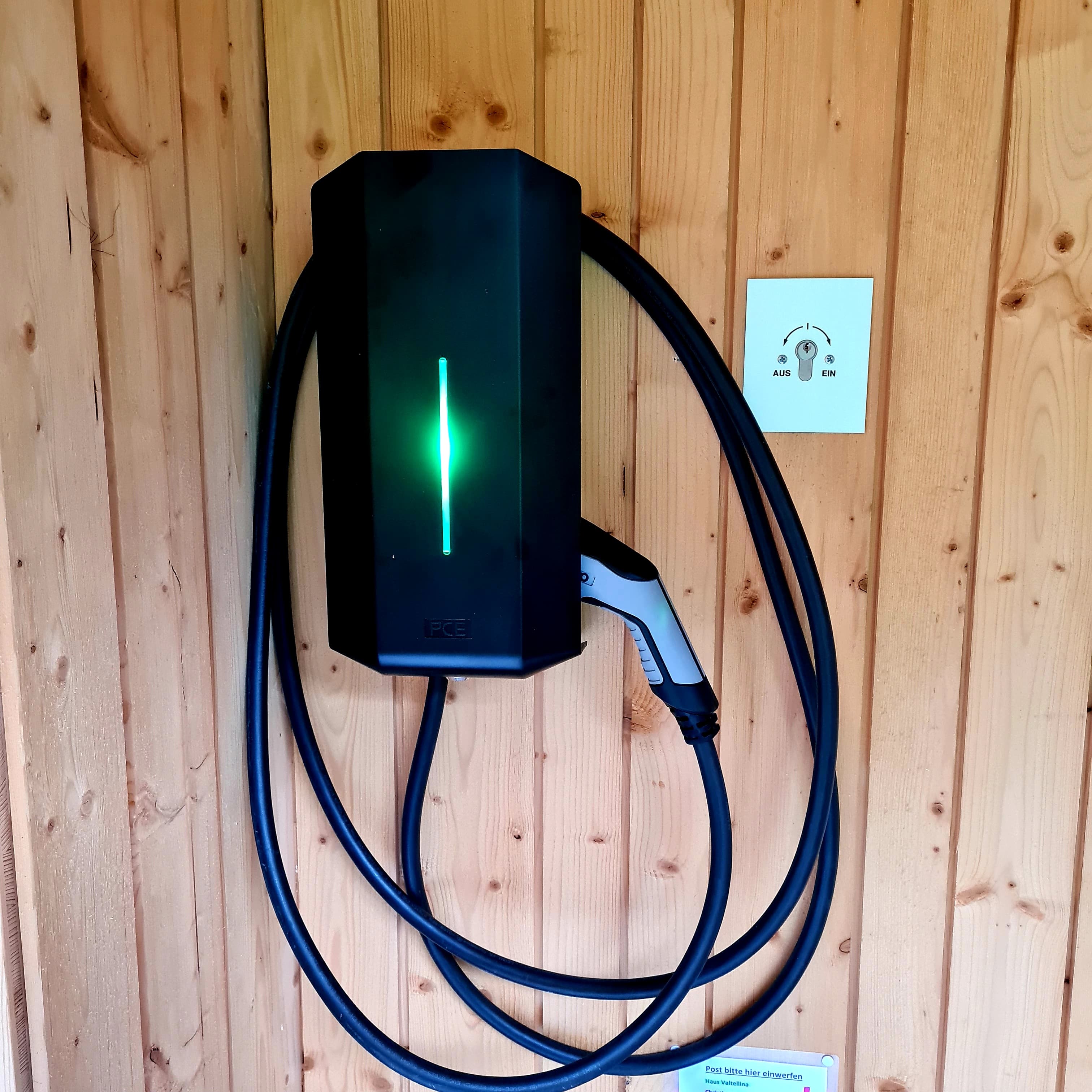 Wallbox zum Laden von Elektrofahrzeugen