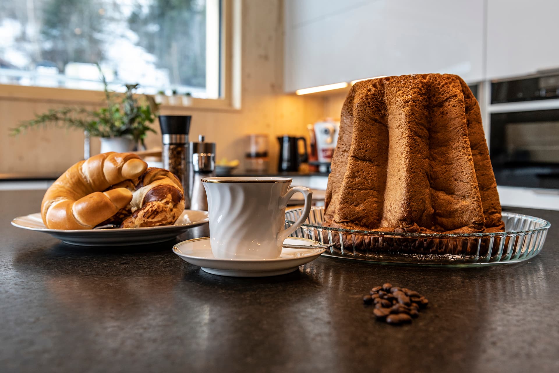 Kaffee und Kuchen in der Küche