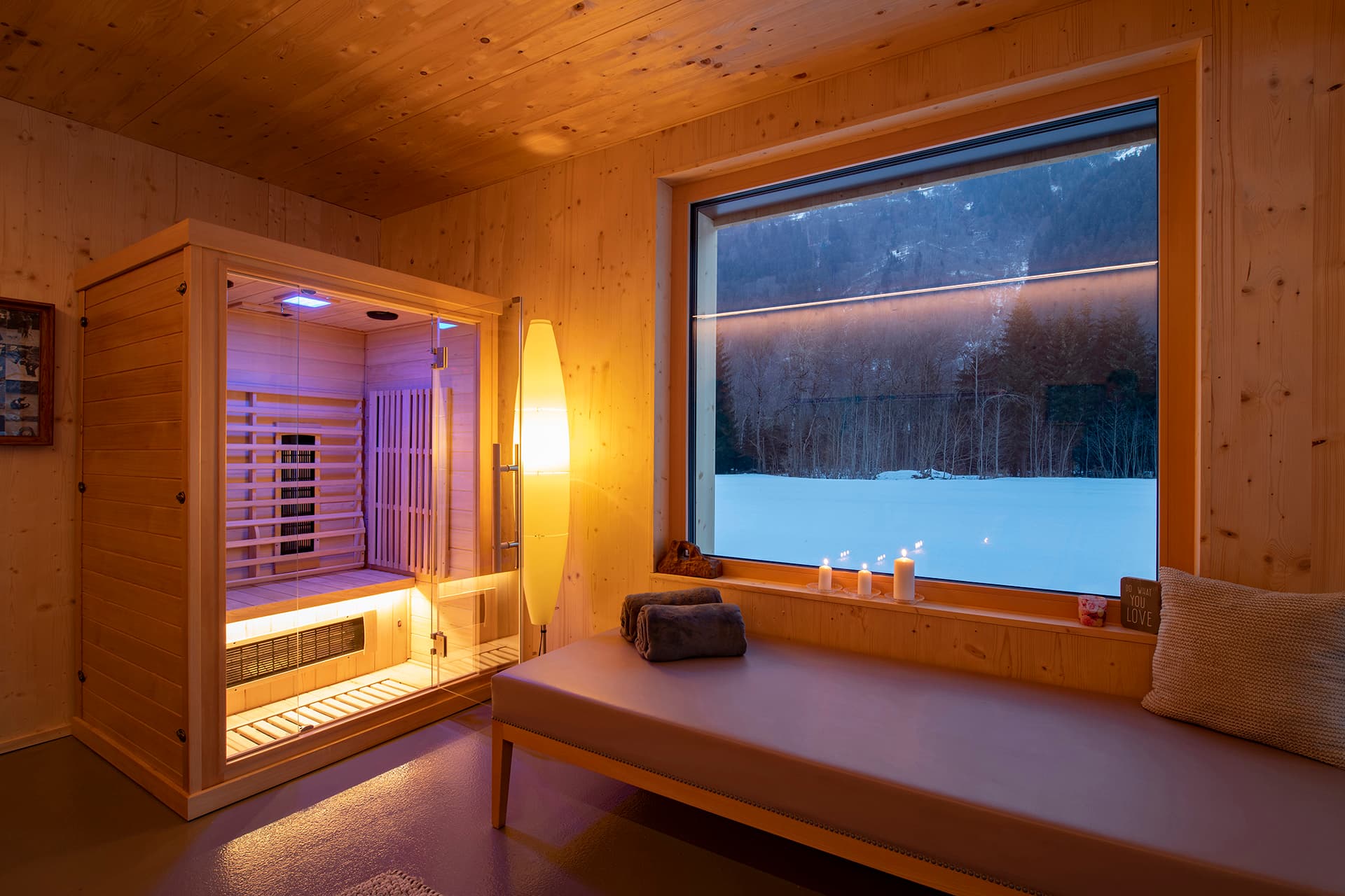 Schlafzimmer mit Infrarotkabine