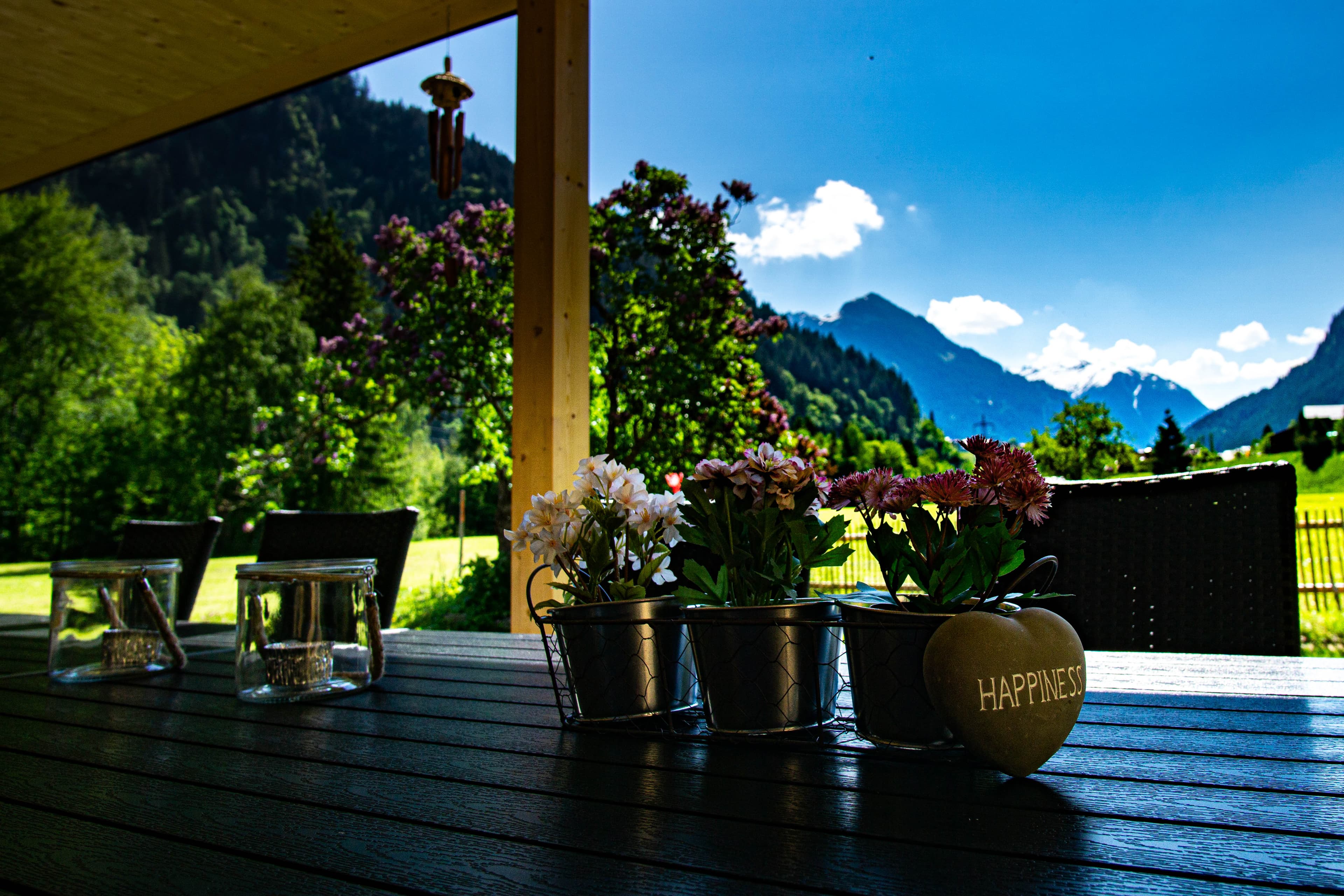 Sonnenterrasse des Valtellina mit Blick auf die Berge