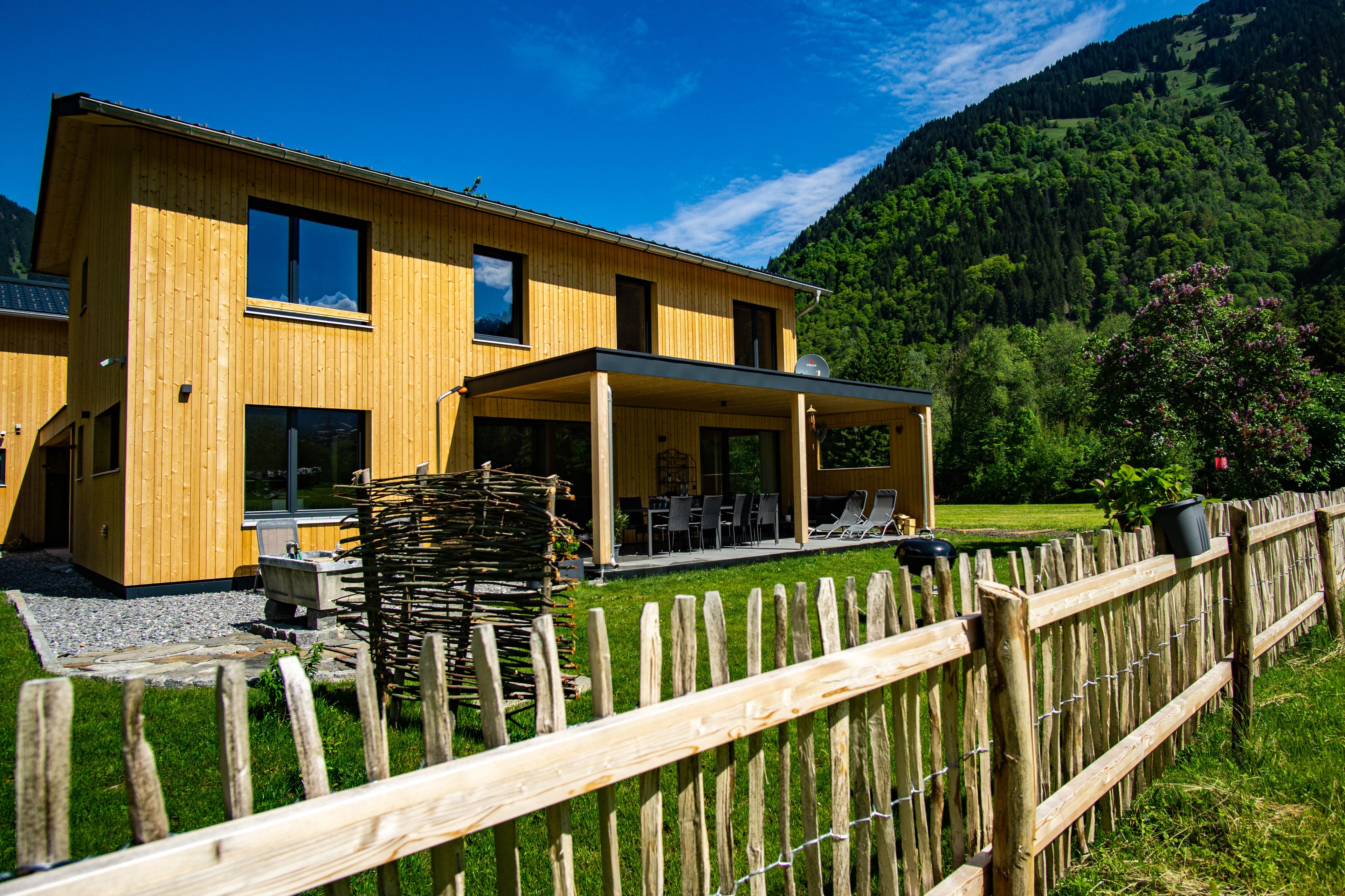 Holzhaus Valtellina im Sommer