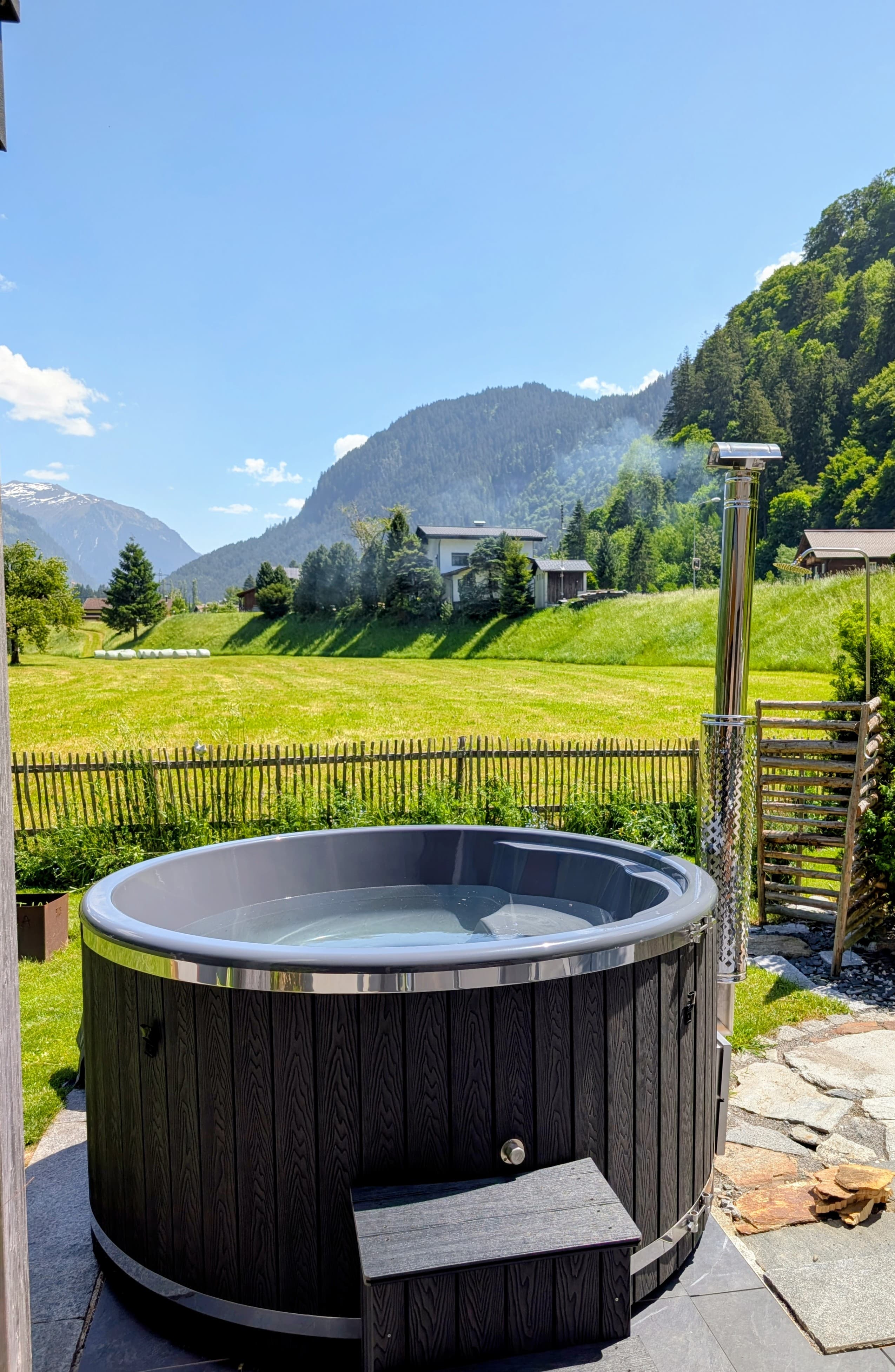 Hot Tub im Garten des Valtellina
